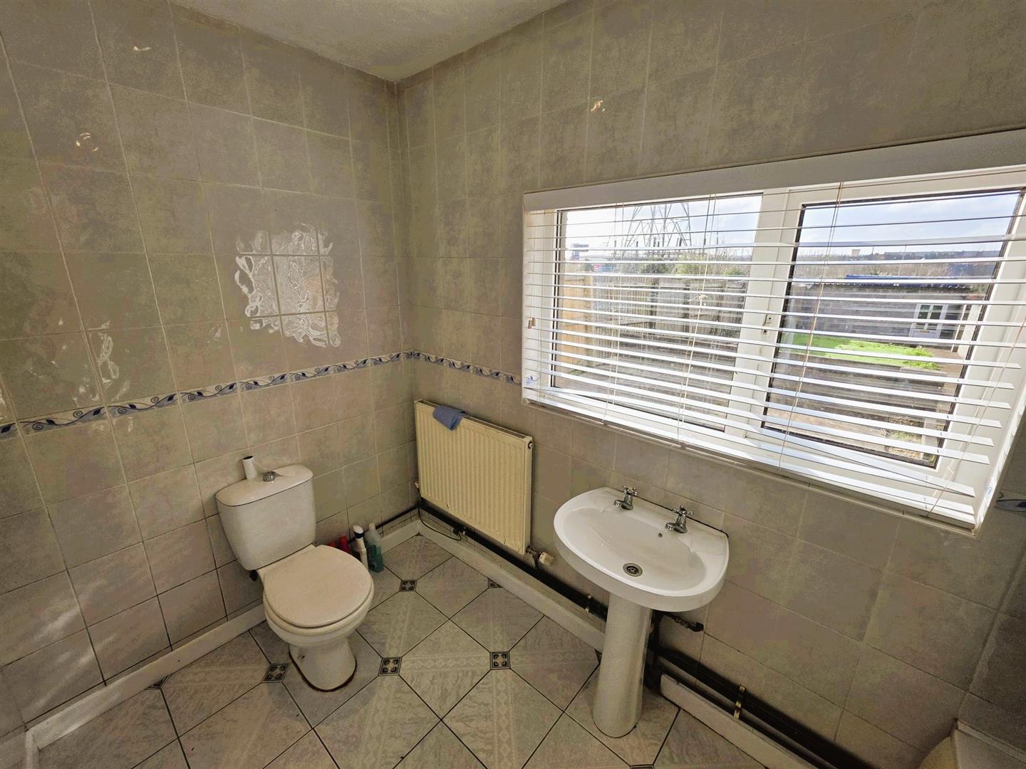 Llandafen Road, Llanelli, SA14 9BD